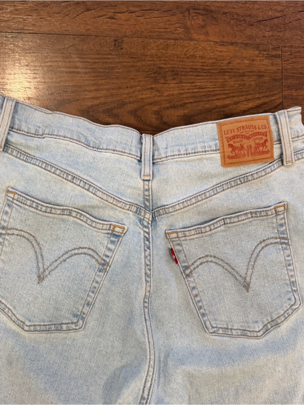 Levi's Light Blue Relaxed Ribcage Straight Ankle 32x27 - Picture 7 of 9